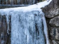 Breiterer Eisvorhang an Lochgrabenbach Kaskade